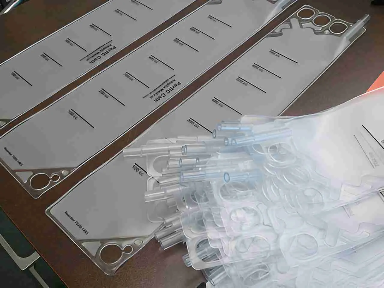 Medical fluid containment bags